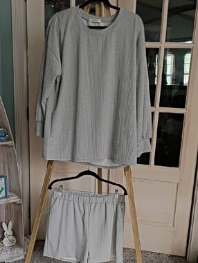 Rhea & Thea Cozy Texture 2-Piece Lounge Set - Light Gray